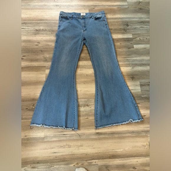 Umgee Denim Size 2X Stretch Flare Jean with raw hem - Picture 1 of 5